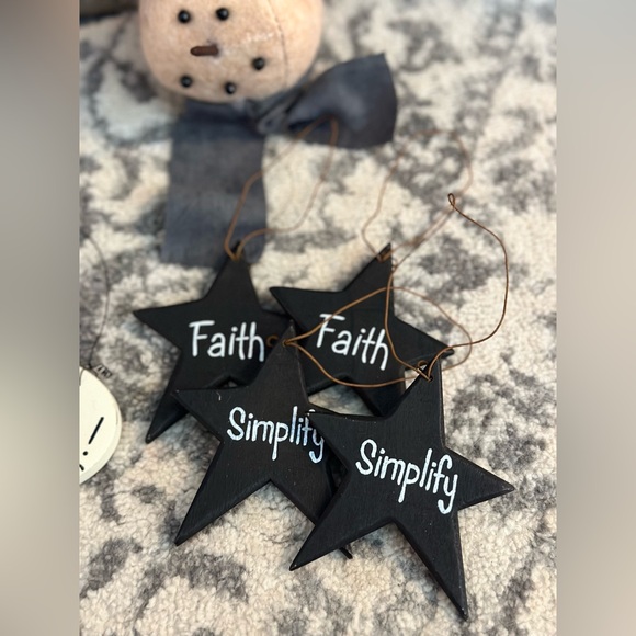 Primitive Christmas Decor - Total of 24 Pieces - Picture 6 of 10